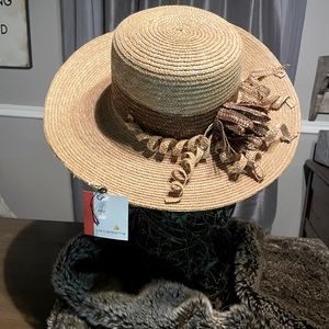 Women’s hat with flower